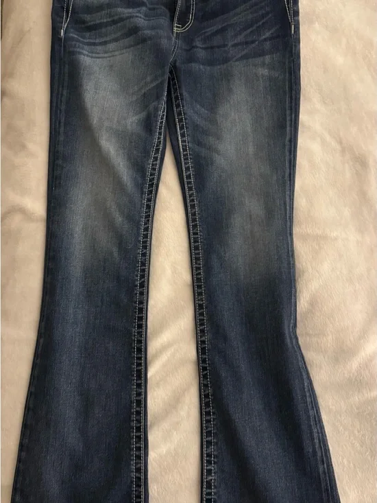 NWT Miss Me women’s Jeans Dk Blue 30x34 Mid Rise Bootcut Fleur-De-Lis Slim Fit - Picture 6 of 11